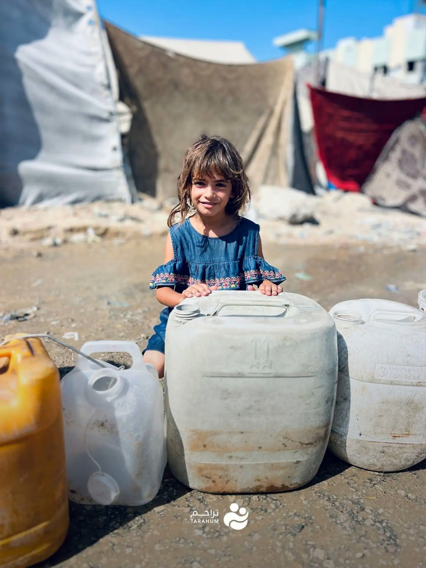 «تراحم» توزّع 5 آلاف لتر مياه على 250 عائلة في غزة